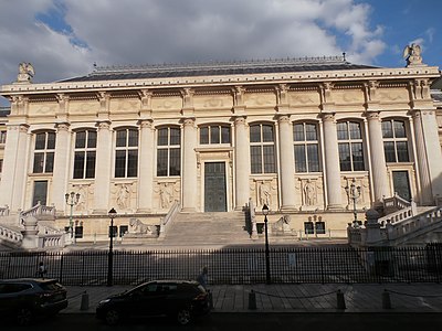 West façade, central wing