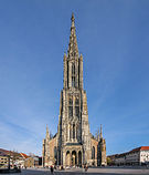 Ulmer Münster, ab 1377, mit dem höchsten Kirch­turm der Welt, seit 1890.