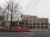 "Energetic rebuilding of a façade" (Germany): The outer walls are torn off and replaced at one wing of the building at a time while the other wing part is still/again in use