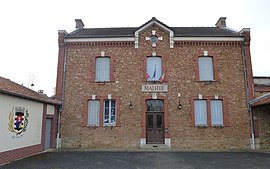 The town hall in Châtres