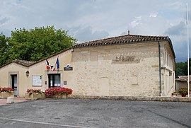 The town hall in Marcenais