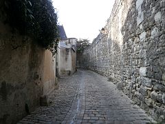La rue du Général-Meusnier as seen from the north-west.