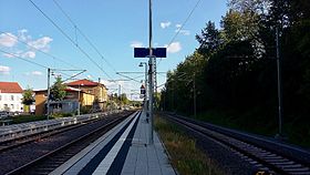 Blick über die Gleise des Bahnhofs