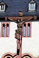 Steinkruzifix im Kreuzgang bei der Stiftskirche St. Peter und Alexander