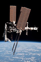 2011: Space Shuttle Endeavour, angedockt an die ISS aus Sicht der Sojus TMA-20