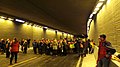 Menschen im Tunnel am Tag der Eröffnung 2013.