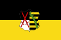 Kurfürstentum Sachsen bis 1806: Im rechten Spalt die Reichsrennfahne (links Sachsen, das Wappen liegt auf den Farben Schwarz-Gold der Reichssturmfahne/des Reichsbanners)