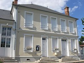 The town hall in Nanteau-sur-Essonne