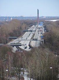 Blick vom Energieberg Georgswerder auf die A 1 zwischen dem Dreieck Norderelbe und dem Dreieck Hamburg-Südost