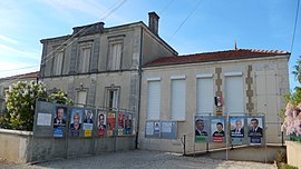 The town hall in La Croix-Comtesse