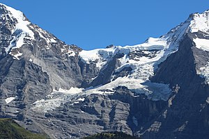 Guggigletscher mit Sphinx und Jungfraujoch 3464 m ü. M. von der Grütschalp 1486 m ü. M. aus gesehen