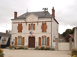 The town hall in Saint-Péravy-la-Colombe