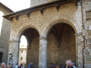 San Gimignano: the loggia on Piazza Duomo.