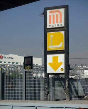 Picture of a sign indicating one of the entrances to Terminal Aérea station