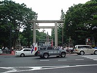 Another example of an uyoku gaisensha, again in front of the Yasukuni Shrine