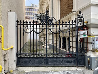 Beaux Arts gate with festoons of Strada Vasile Conta no. 14, Bucharest, unknown architect, c.1910