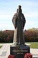 Das Denkmal für den Hl. Bischof Nikolaj
