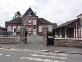 The town hall and school of Ollezy