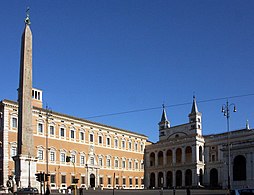 The Loggia delle Benedizioni, on the rear left side. Annexed, on the left, is the Lateran Palace.