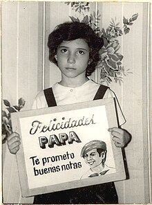 Sánchez in 1982 holding a sign.
