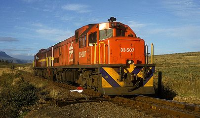 No. 33-507, the only known locomotive of the Class in Spoornet orange livery, at Swellendam, 20 August 2001