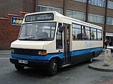 T-2-Bus mit Plaxton-Kleinbus-Aufbau und Rechtslenkung