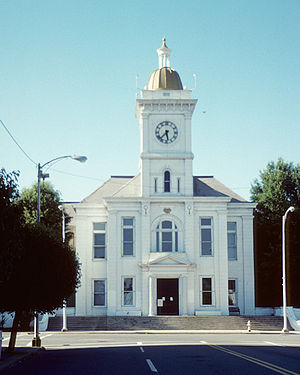 The south façade of the Jefferson County Courthouse