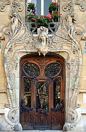 Doorway of the Lavirotte Building, with ceramic sculptures by Jean-Baptiste Larrivé [fr]