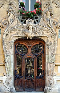 Entrance of the Lavirotte Building with ceramic sculpture (1901)