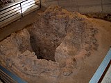 Römische Kalkbrennerei Iversheim aus dem 3. Jahrhundert mit erkennbarer, seit römischer Zeit nicht ausgeräumter Kalkfüllung
