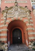 In a style of transition between the late Renaissance and the Baroque, this superb portal, now reassembled in a courtyard, was the monumental entrance to the hotel of Jean-Pierre Desplats, president at the Parliament between 1620 and 1622.