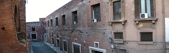 A photograph showing a view of Trajan's Market from Via Biberatica (2006).