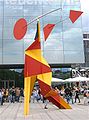 Calder: Faltung mit roter Scheibe, Stahl, 1973, Schlossplatz Stuttgart