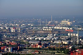 Hafen- und Industrieanlagen auf Neuhof und Hohe Schaar