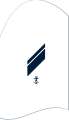 Dienstgradabzeichen eines Stabskorporals (30er Verwendungsreihe) auf dem Oberärmel des weißen Hemdes für Marineuniformträger