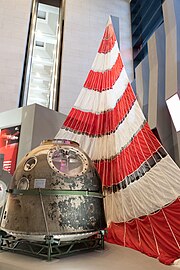 Return capsule and parachute of Shenzhou spacecraft