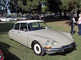 Citroën ID 19 US-Ausführung von 1969, noch ohne Seitenmarkierungsleuchten aber Sealed-Beam-Scheinwerfern