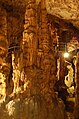 Stalagnat in der begehbaren Tropfsteinhöhle Biserujka in der Gemeinde Dobrinj bei Rudine.