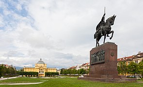 Equestrian statue, with an ornate building in the background