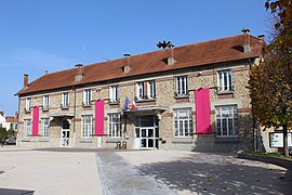 The town hall in Esbly