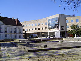 The town hall in Lognes