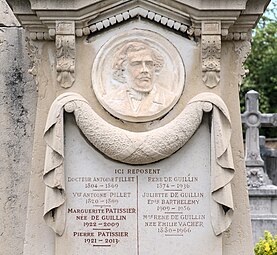 Neoclassical festoon on the Grave of the Pillet family, Loyasse Cemetery, Lyon, designed by Jean-Prosper Bissuel and sculpted by Pierre-Toussaint Bonnaire, probably 1869