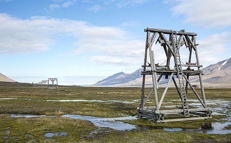 Cableway from abandoned coal mine in Adventdalen to Longyearbyen, Svalbard (Norway)