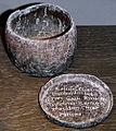 Reliquienbehälter aus aufgelassenen Altären des Essener Münsters, datiert auf 1054