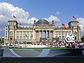 'Adidas-Arena' vor dem Reichstag