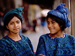 Frauen in traditioneller Kleidung, Santa Catarina Palopó am Lago de Atitlán
