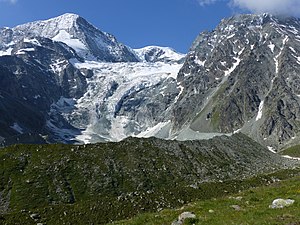Pigne d’Arolla (links) und Glacier de Tsijiore Nouve (Bildmitte) von Norden