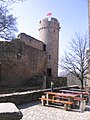 Ein Turm vom oberen Burghof aus gesehen