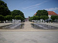 The fountain field, only 200 meters from the railway station, marks the beginning of the promenade.