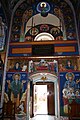 Fresken von verschiedenen Heiligen im Innenraum der Kirche